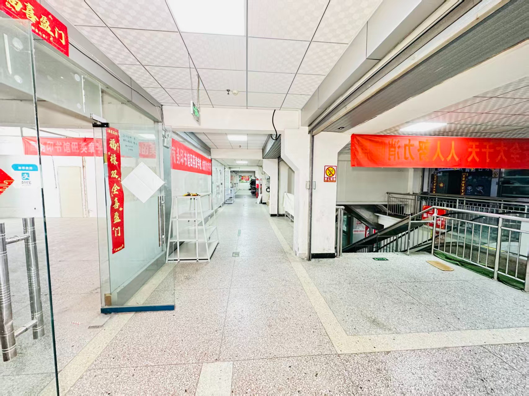 结义路引入人工智能技术应用场景，推动AI与商业、零售、电商、企业服务等领域融合发展。